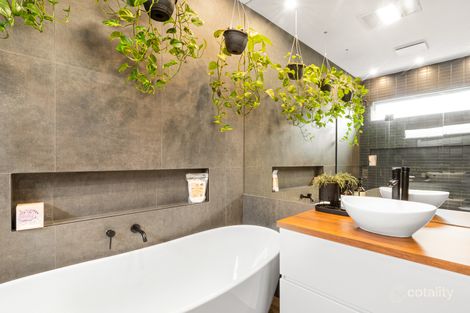 Property photo of 10 Pinder Court St Albans Park VIC 3219
