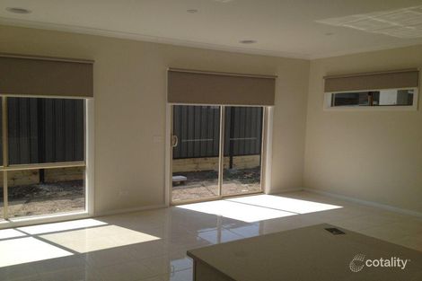 Property photo of 8 Wilkiea Crescent Cranbourne North VIC 3977