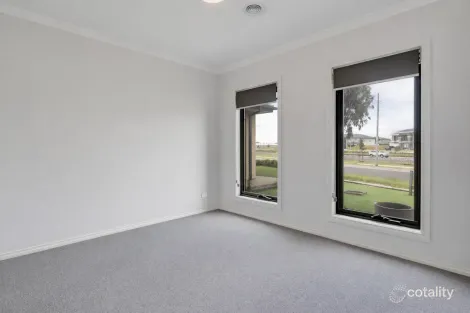 Property photo of 33 Winscombe Road Werribee VIC 3030