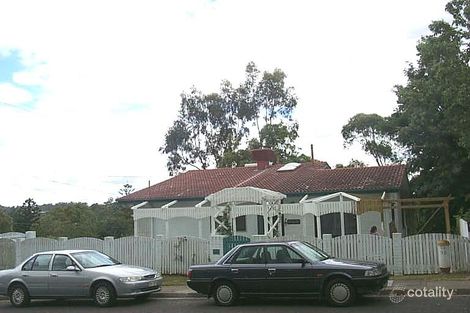 2 Chapel Hill Rd, Chapel Hill, QLD 4069