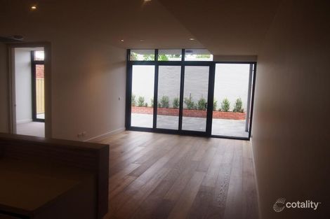 Property photo of 2/18 Wendouree Parade Lake Wendouree VIC 3350