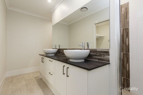 Property photo of 144 Monterey Keys Drive Helensvale QLD 4212
