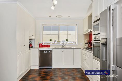 Property photo of 14 Simmonds Place Endeavour Hills VIC 3802
