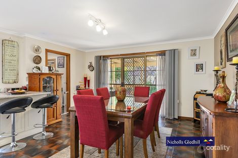 Property photo of 14 Simmonds Place Endeavour Hills VIC 3802