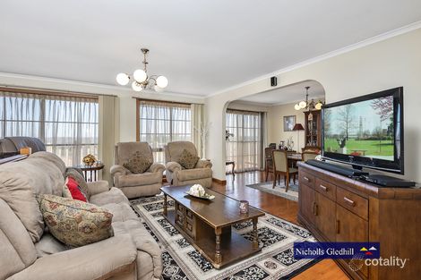 Property photo of 14 Simmonds Place Endeavour Hills VIC 3802