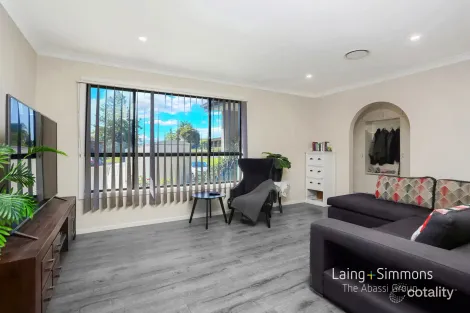 Property photo of 10 Lauriston Place St Clair NSW 2759