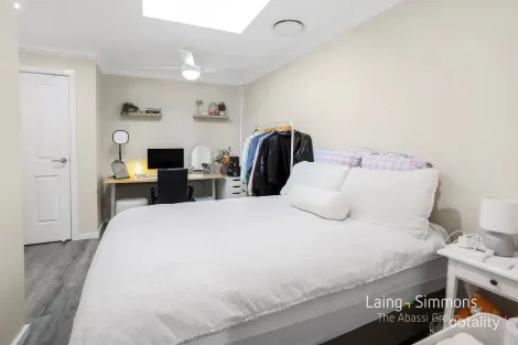 Property photo of 10 Lauriston Place St Clair NSW 2759