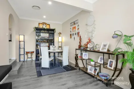 Property photo of 10 Lauriston Place St Clair NSW 2759