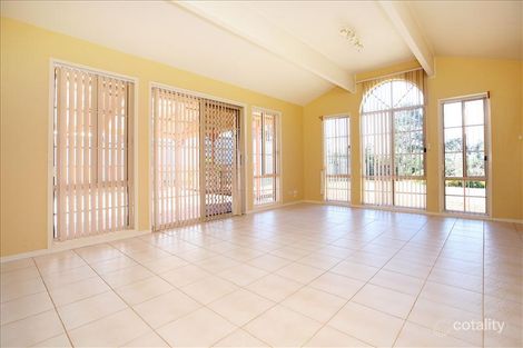 Property photo of 52 Maplewood Close Brookfield VIC 3338