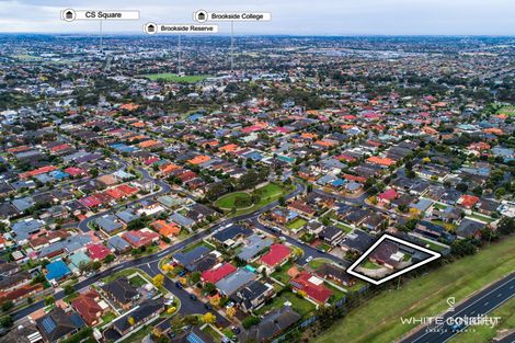Property photo of 5 Parkside Close Caroline Springs VIC 3023