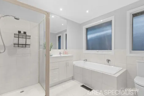 Property photo of 61 Raphael Crescent Frankston VIC 3199