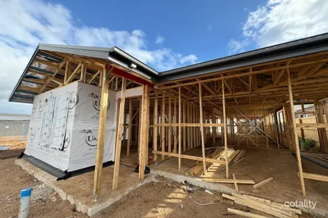 4 Deanos Rd, Fraser Rise, VIC 3336