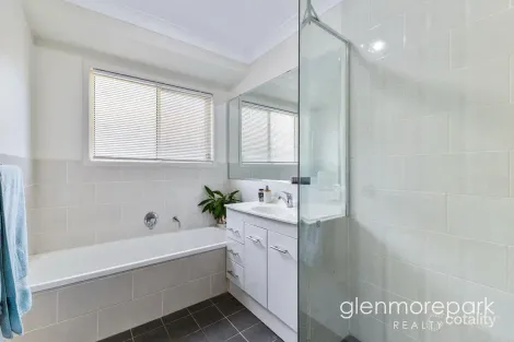 Property photo of 27 Bundeluk Crescent Glenmore Park NSW 2745