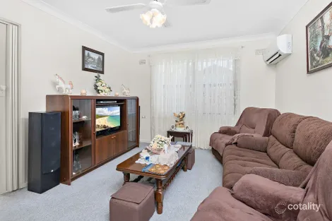 Property photo of 21 Kurrawa Crescent Koonawarra NSW 2530