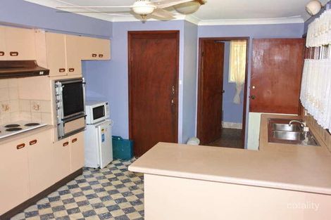 Property photo of 2 Rigo Place Glenfield NSW 2167