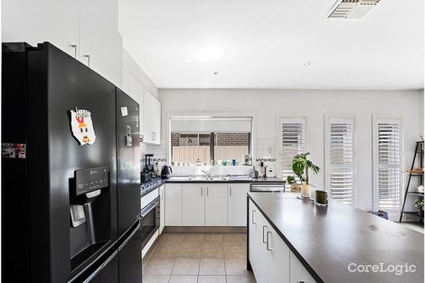 Property photo of 39 Oakview Parade Caroline Springs VIC 3023