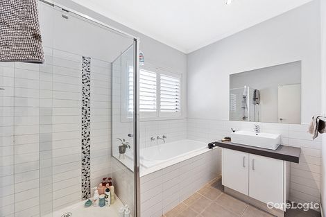 Property photo of 39 Oakview Parade Caroline Springs VIC 3023