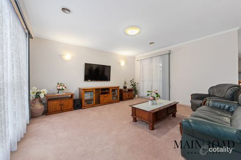 Property photo of 17 Oarsome Drive Delahey VIC 3037