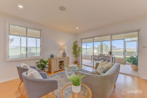 Property photo of 24 Peak Drive Hillvue NSW 2340