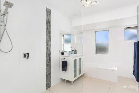 2/5 Sunseeker Cl, Noosaville, QLD 4566