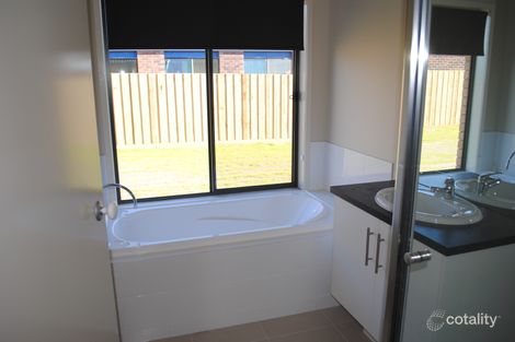 Property photo of 19 Madeira Close Portland VIC 3305
