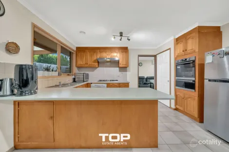 Property photo of 12 Cumquat Court Cranbourne North VIC 3977