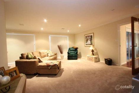 Property photo of 4 Ella Close Jerrabomberra NSW 2619