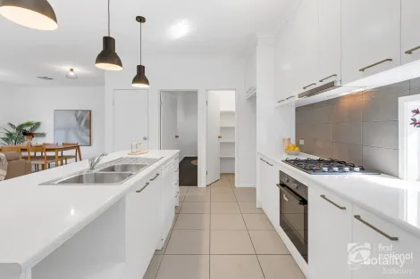 Property photo of 7 Oaks Drive St Clair SA 5011