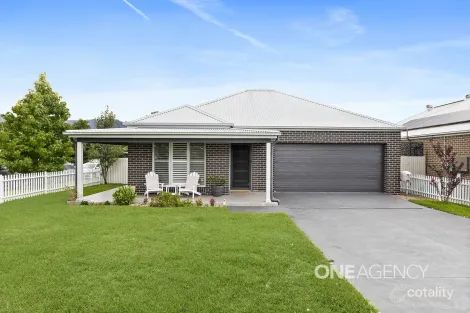 Property photo of 14 Balmoral Parade Tullimbar NSW 2527