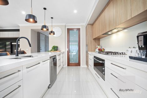 Property photo of 7 Murray Place Taylors Hill VIC 3037