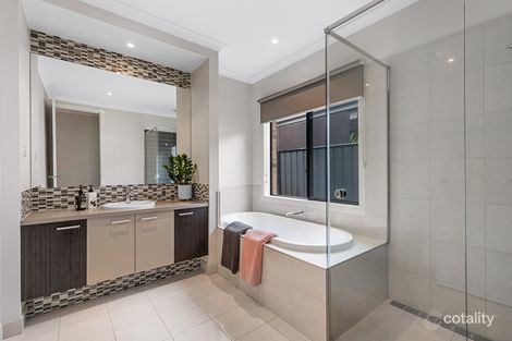Property photo of 16 Hummingbird Boulevard Tarneit VIC 3029