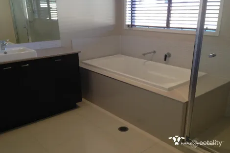 Property photo of 104 Sovereign Drive Deebing Heights QLD 4306