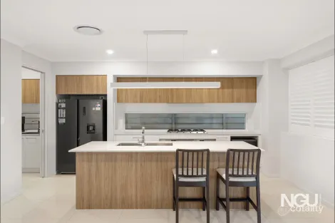 Property photo of 5 Hamersley Court Spring Mountain QLD 4300