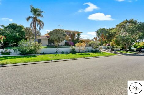 Property photo of 18 Armstrong Street Halls Head WA 6210