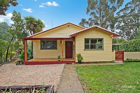 9 Ashbourne Rd, Woodend, VIC 3442