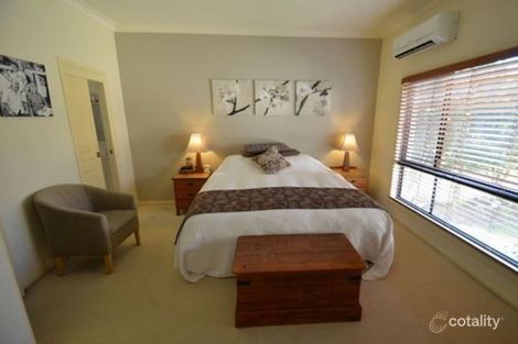 Property photo of 4 Respall Way Arundel QLD 4214