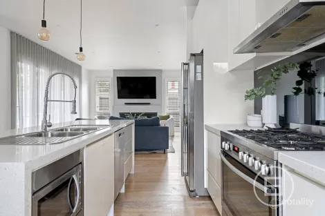 Property photo of 156 Holmes Road Moonee Ponds VIC 3039