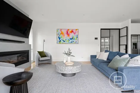 Property photo of 156 Holmes Road Moonee Ponds VIC 3039