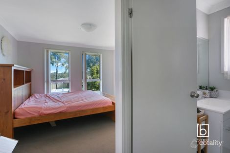 Property photo of 1 Bilby Close Wadalba NSW 2259