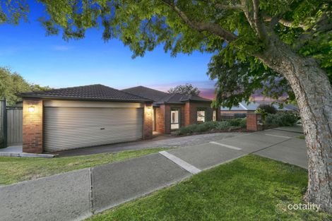 Property photo of 27 Kuranda Crescent Berwick VIC 3806