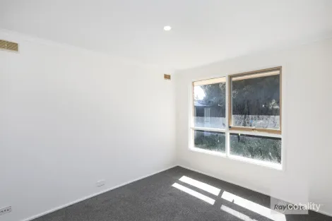 Property photo of 63 Redditch Crescent Deer Park VIC 3023