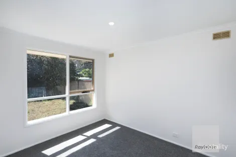Property photo of 63 Redditch Crescent Deer Park VIC 3023