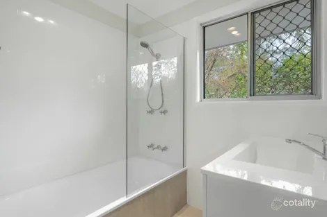 Property photo of 9 Tait Court Dinmore QLD 4303