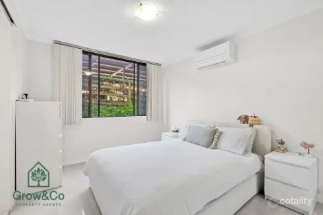 Property photo of 2/40 Murev Way Carrara QLD 4211