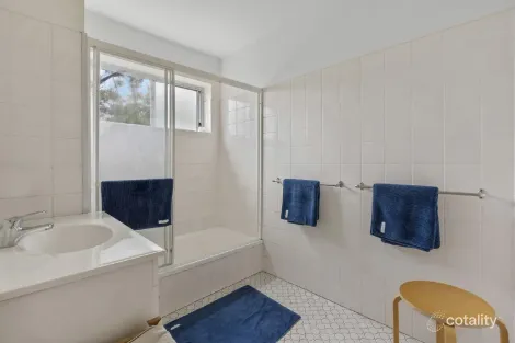 Property photo of 1/65 Raby Road Coorparoo QLD 4151