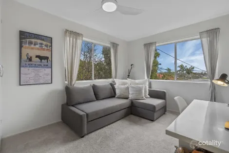 Property photo of 1/65 Raby Road Coorparoo QLD 4151