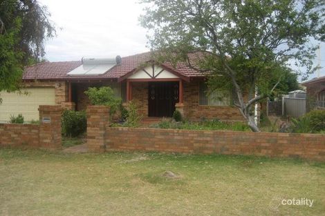 17 Entrance Rd, Coogee, WA 6166