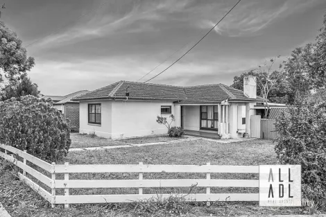 Property photo of 35 Clearview Crescent Clearview SA 5085
