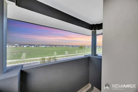 Property photo of 18 Jamaican Road Sunbury VIC 3429