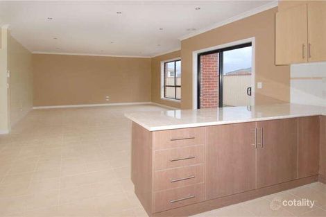 Property photo of 5 Riverina Avenue Roxburgh Park VIC 3064